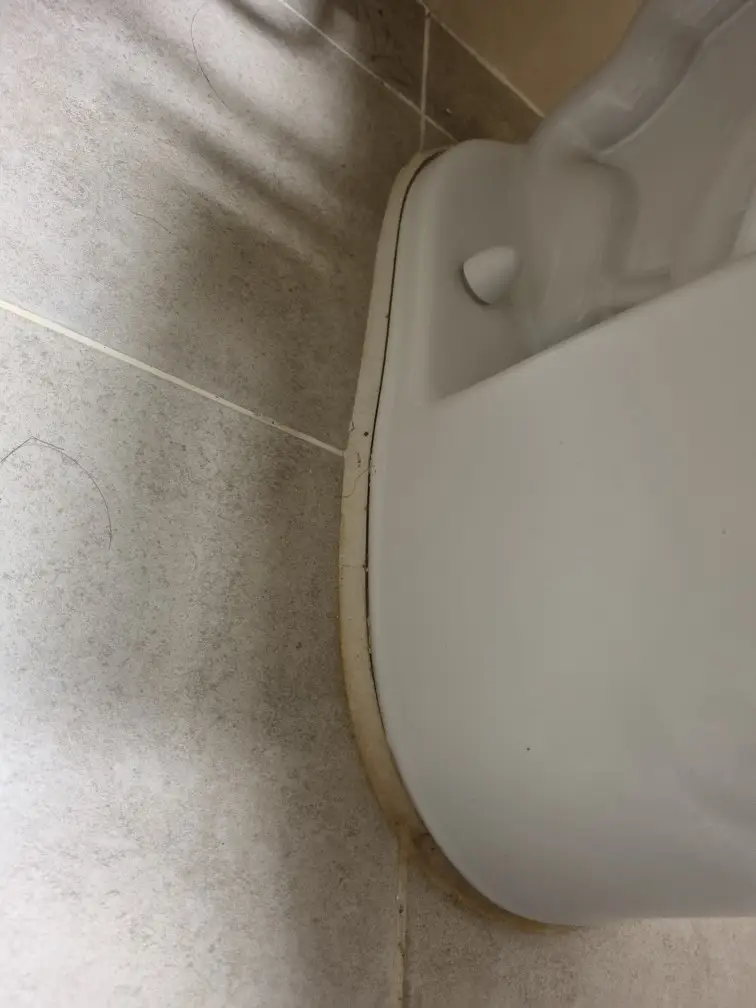 변기 흔들거림 백시멘트 재시공의 전문적 시공 과정과 효과